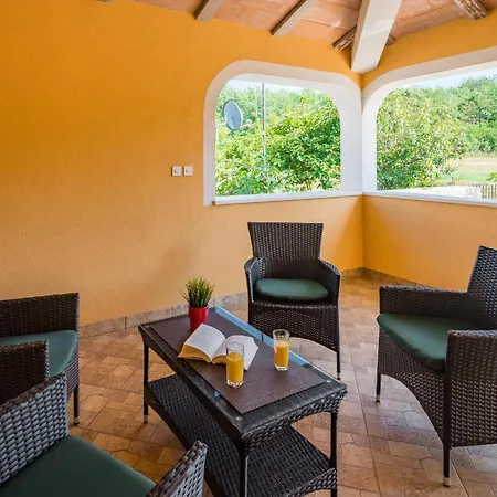 Stunning In With Kitchen Motovun