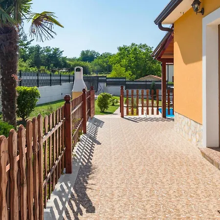 Stunning In With Kitchen Daire *